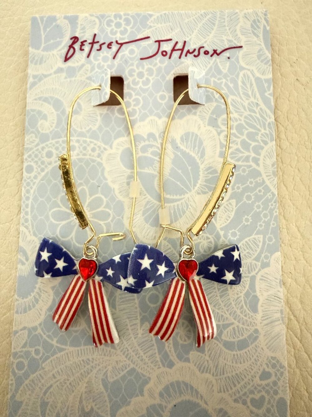NWT BETSEY JOHNSON AMERICANA FLAG BOW DROP EARRINGS GOLD RED BLUE WHITE